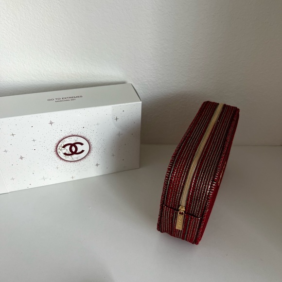 Chanel Holiday Gift Set 2022 Go To Extremes - Picture 4 of 12